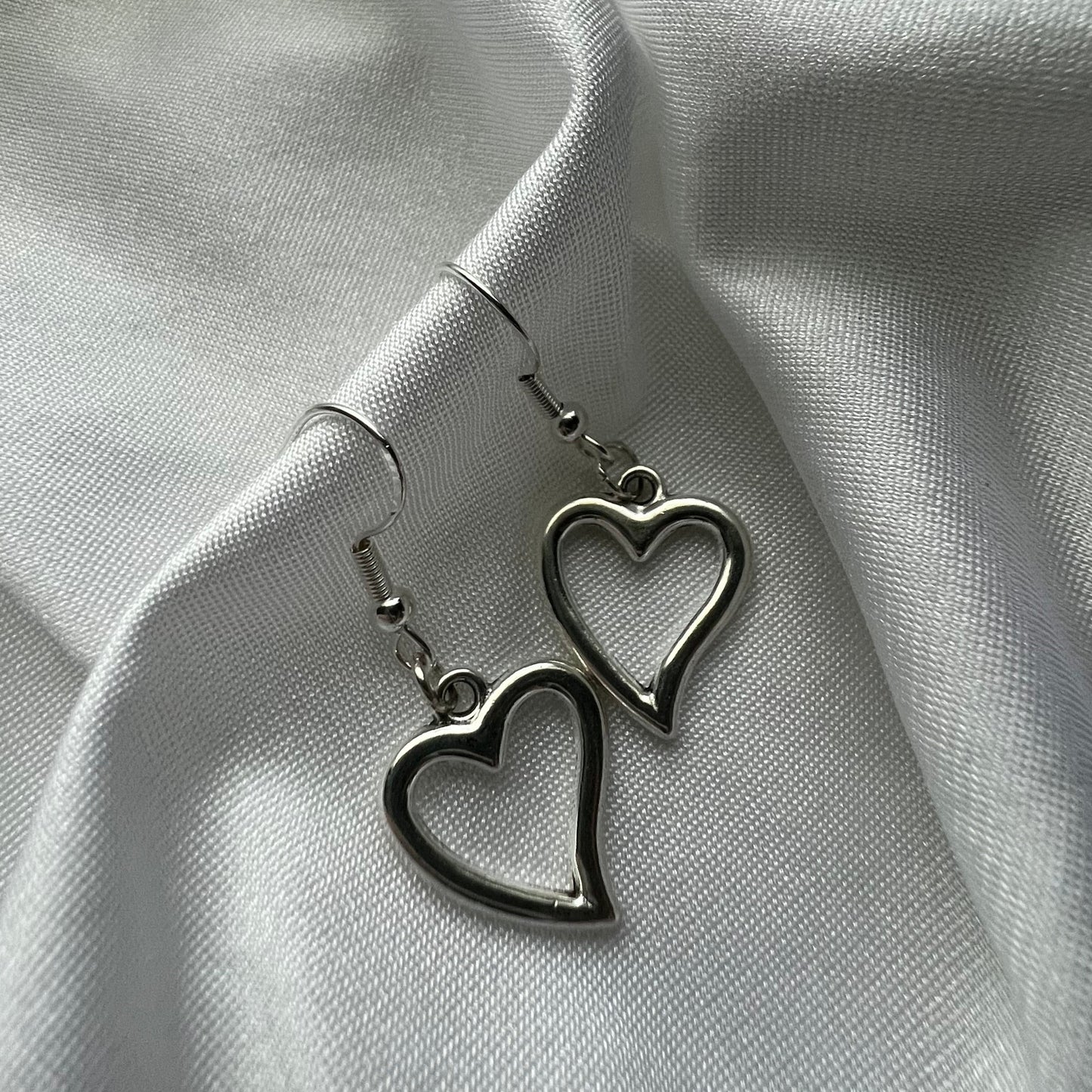 simplistic heart earrings