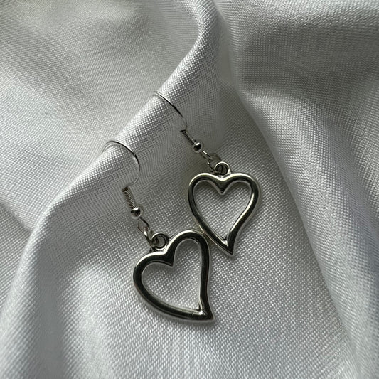 simplistic heart earrings