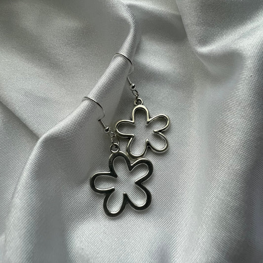 flower cutout earrings
