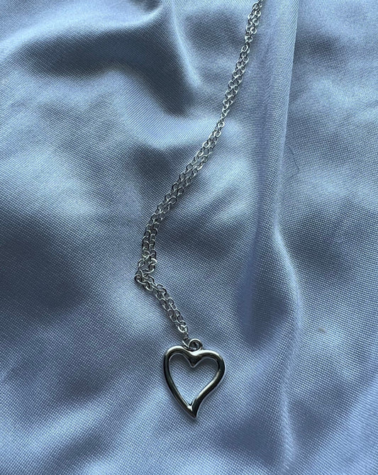 simplistic heart necklace