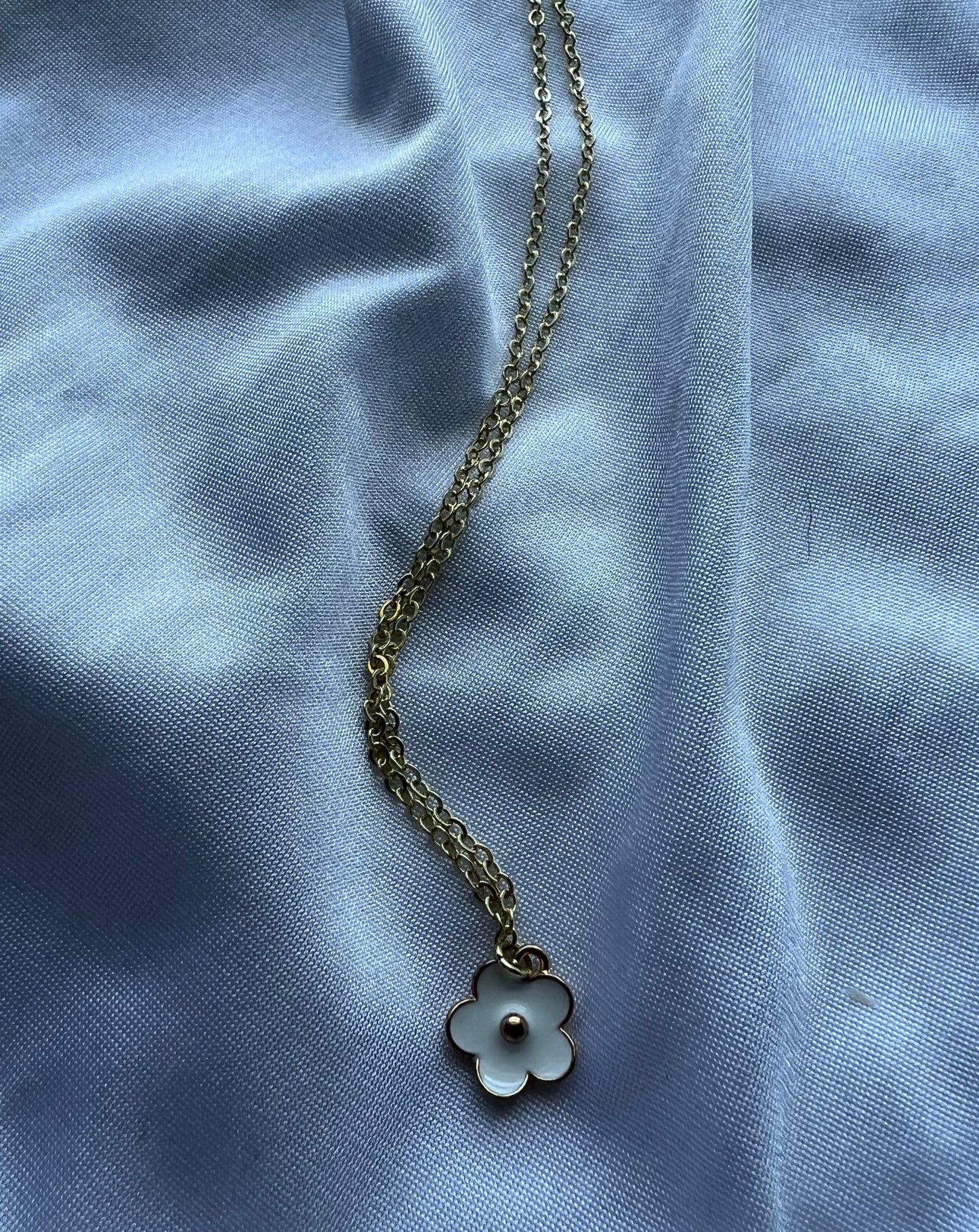 dainty flower necklace
